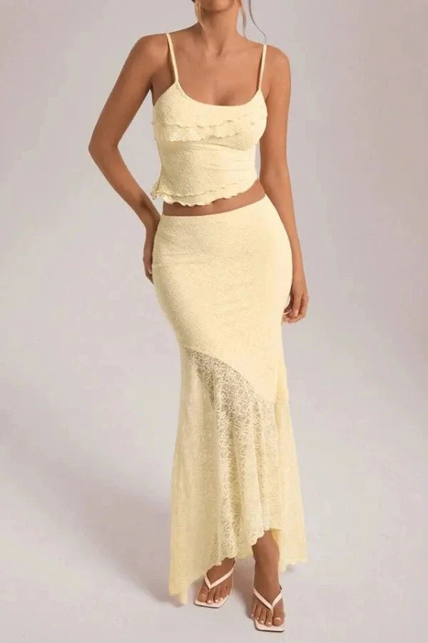 ethereal", "romantic silhouette", "delicate", "scalloped detailing", "mermaid skirt", "sun-drenched", "golden hour