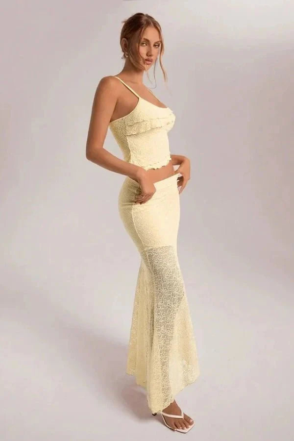 ethereal", "romantic silhouette", "delicate", "scalloped detailing", "mermaid skirt", "sun-drenched", "golden hour