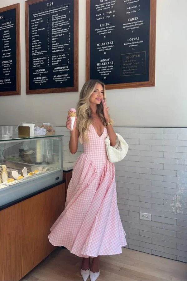 breathable cotton poplin, romantic silhouette, effortless elegance, St Tropez style, Amalfi coast outfit, feminine dress with pockets