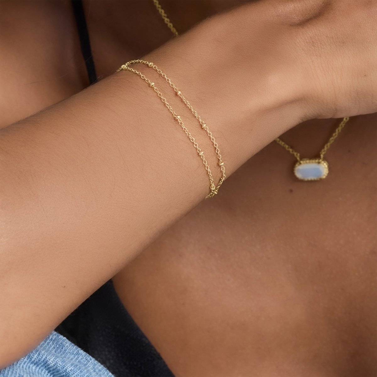 model-wearing-kouvr-palfi-dainty-gold-layering-bracelet.