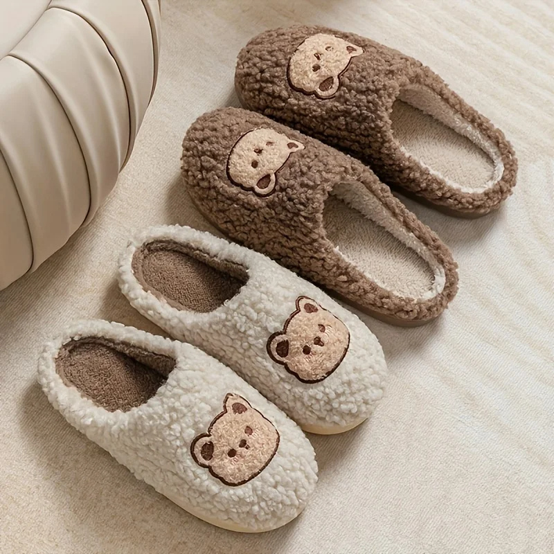 Chausson pelucheux en forme d'ours