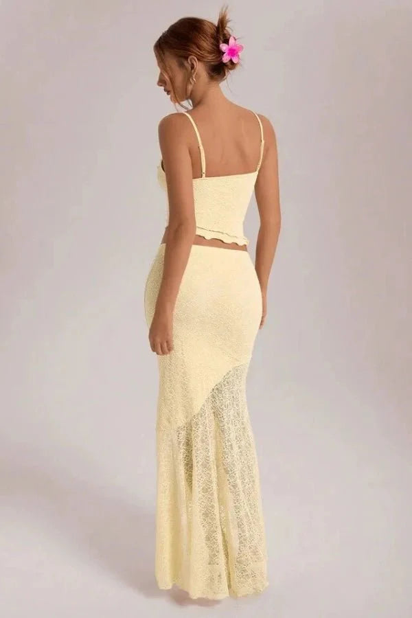 ethereal", "romantic silhouette", "delicate", "scalloped detailing", "mermaid skirt", "sun-drenched", "golden hour