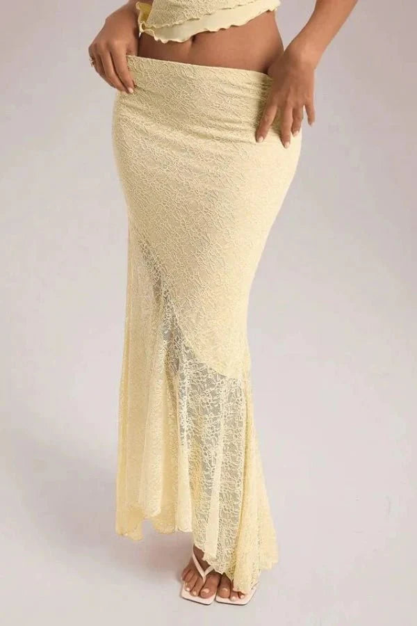 ethereal", "romantic silhouette", "delicate", "scalloped detailing", "mermaid skirt", "sun-drenched", "golden hour