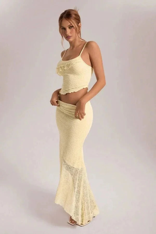 ethereal", "romantic silhouette", "delicate", "scalloped detailing", "mermaid skirt", "sun-drenched", "golden hour